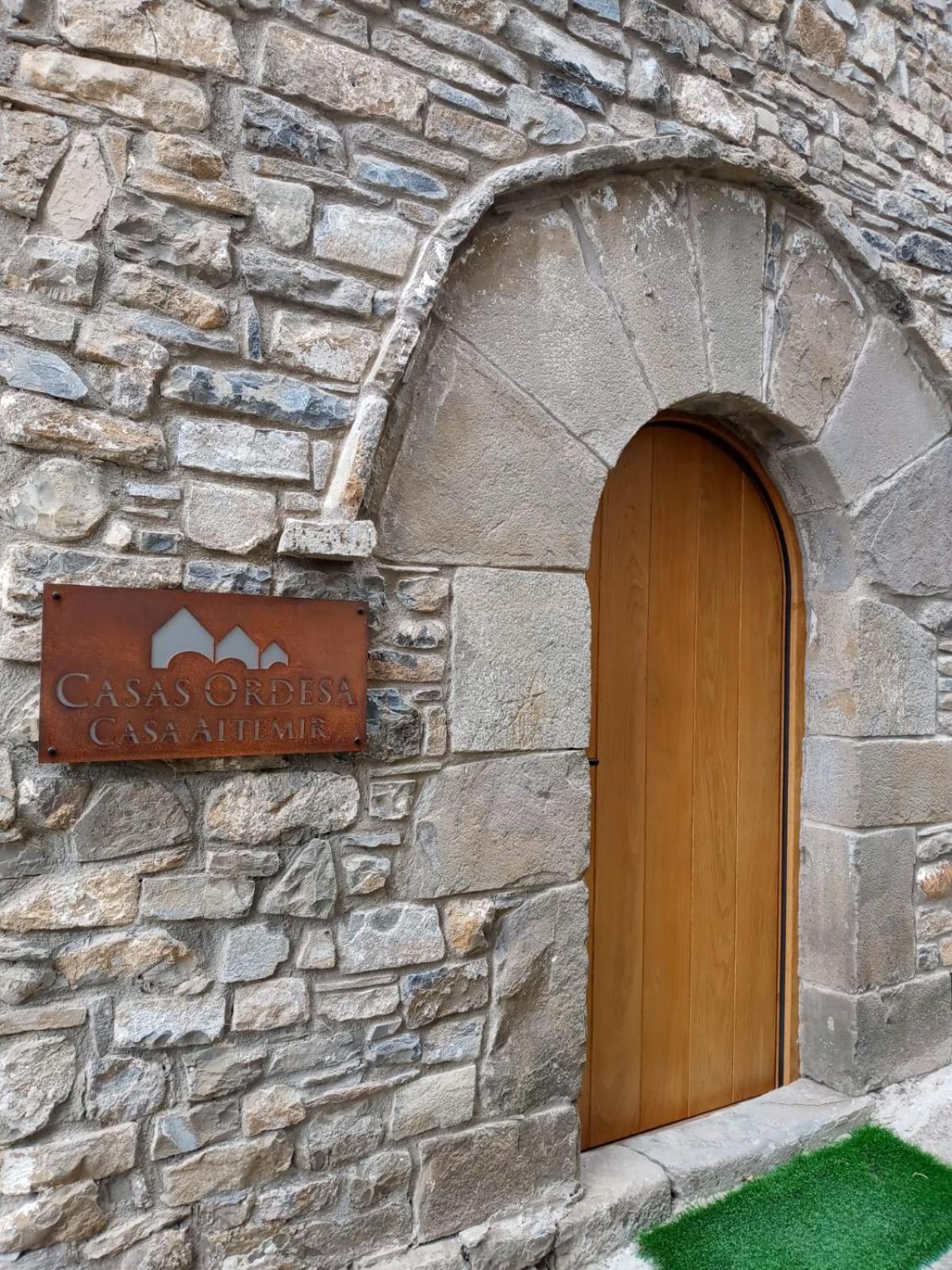 Apartamento de 1 dormitorio con balcón y vistas a la montaña